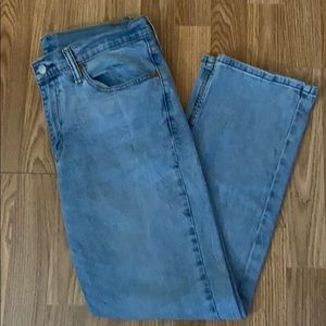 Levi’s 514 Denim Jeans with 1% Elastane.